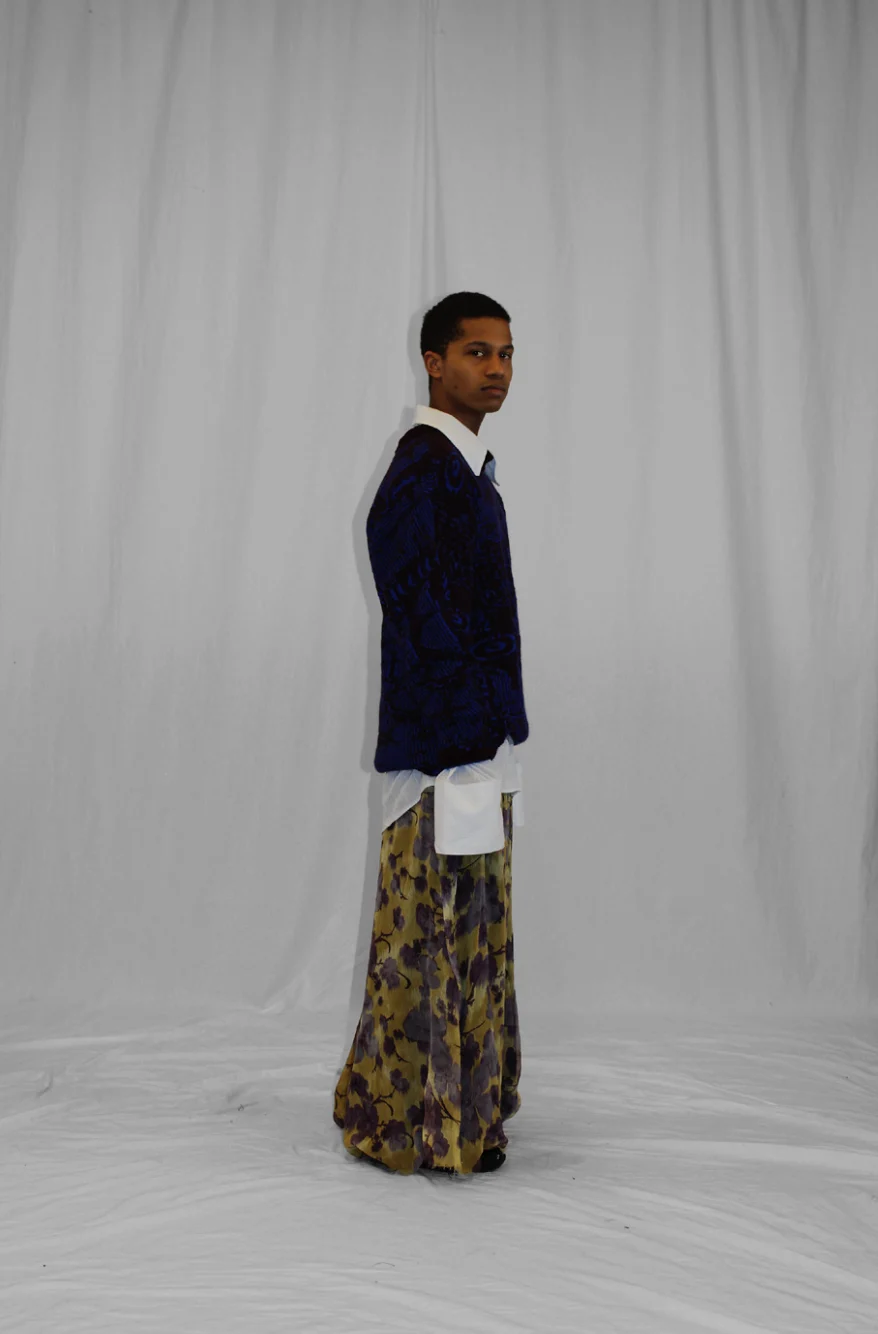 Look 1 — On The Train, detail